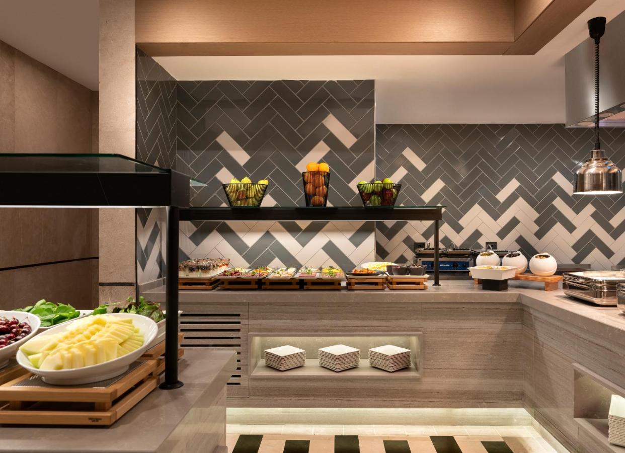 Radisson Collection Hotel, Bodrum Akyarlar Exterior foto The buffet at the hotel