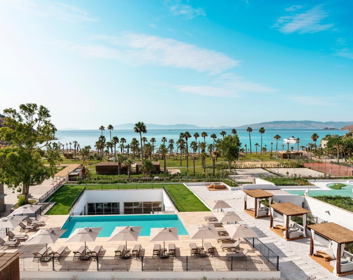 Radisson Collection Hotel, Bodrum Akyarlar Exterior foto The resort's swimming pool