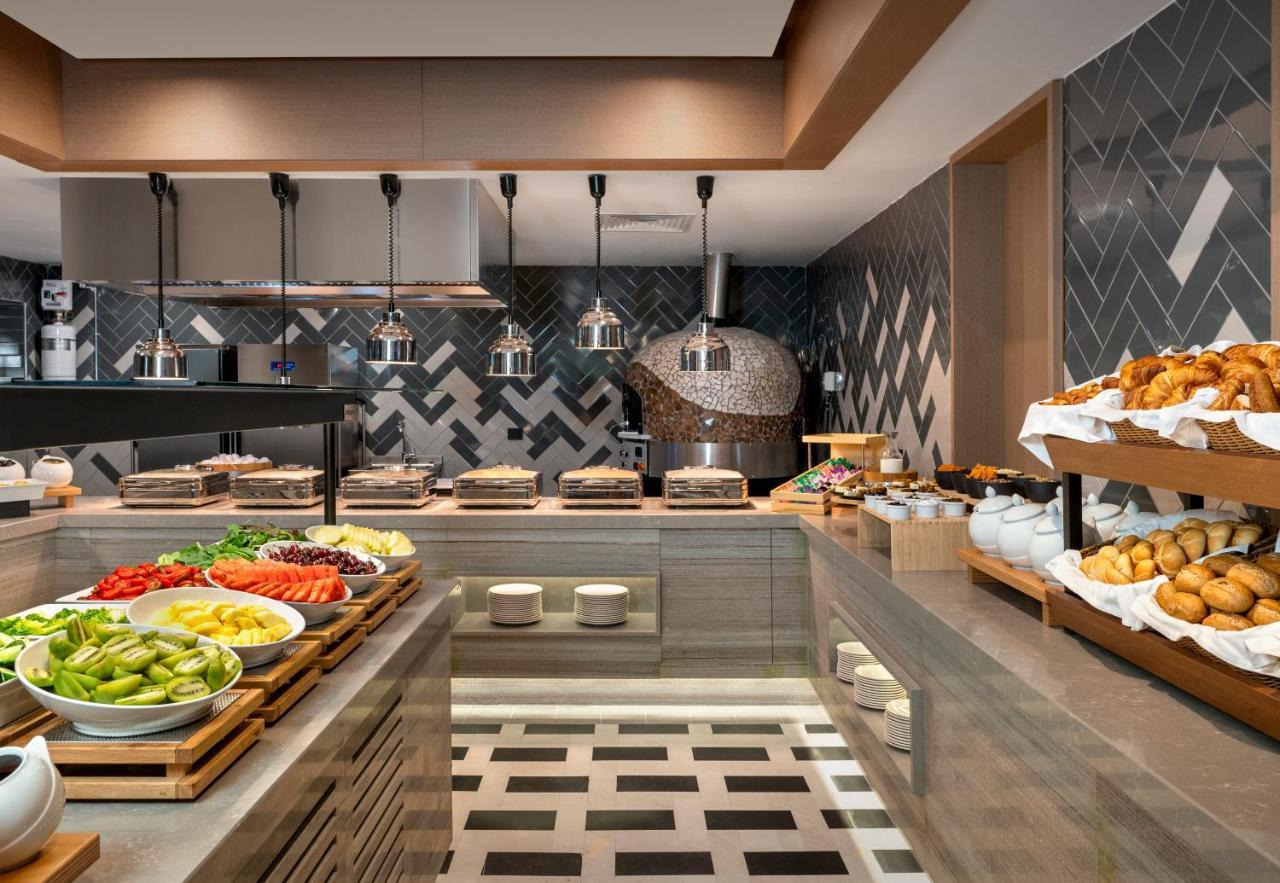 Radisson Collection Hotel, Bodrum Akyarlar Exterior foto The buffet at the hotel